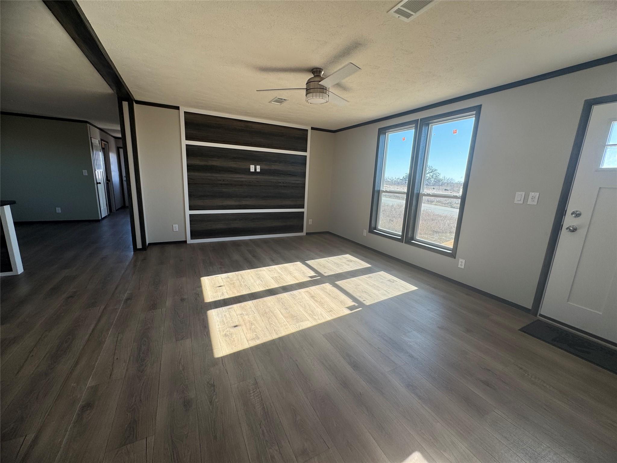 330 Beckham Dr, Dale, TX 78616