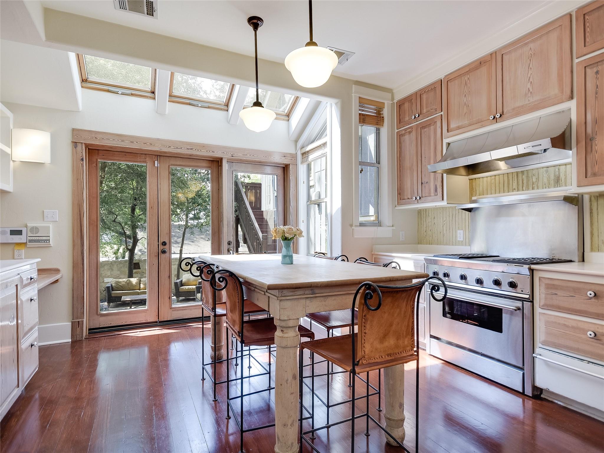 1002 Lorrain St, Austin, TX 78703