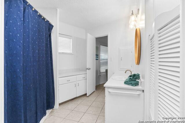 1433 Riviera Dr, Canyon Lake, TX 78133