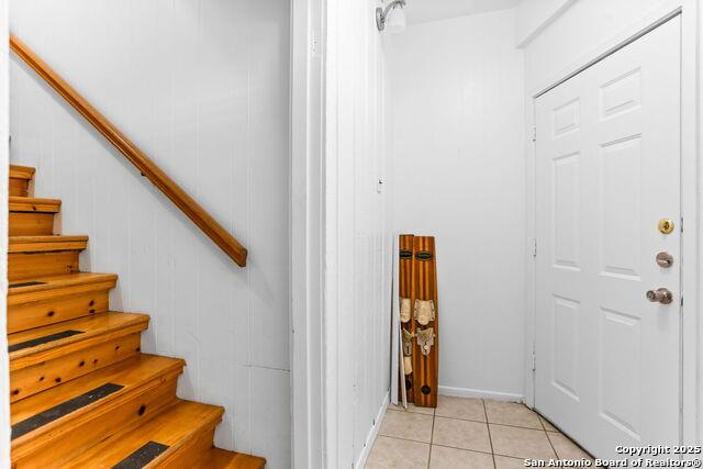 1433 Riviera Dr, Canyon Lake, TX 78133