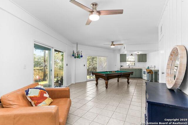 1433 Riviera Dr, Canyon Lake, TX 78133