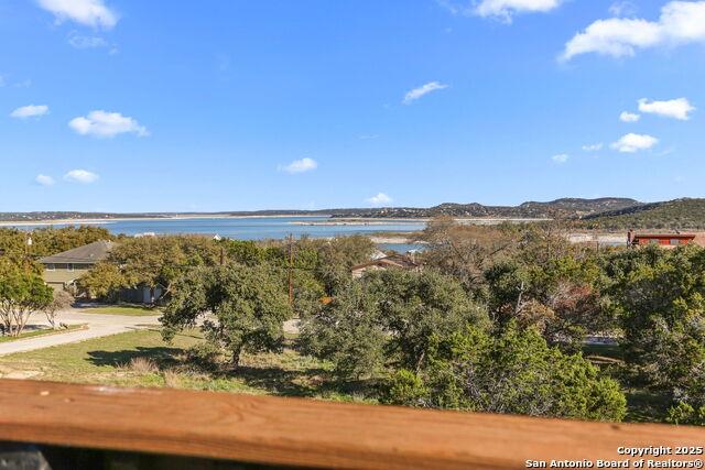 1433 Riviera Dr, Canyon Lake, TX 78133