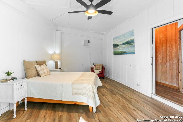 1433 Riviera Dr, Canyon Lake, TX 78133