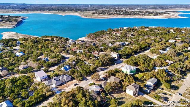 1433 Riviera Dr, Canyon Lake, TX 78133