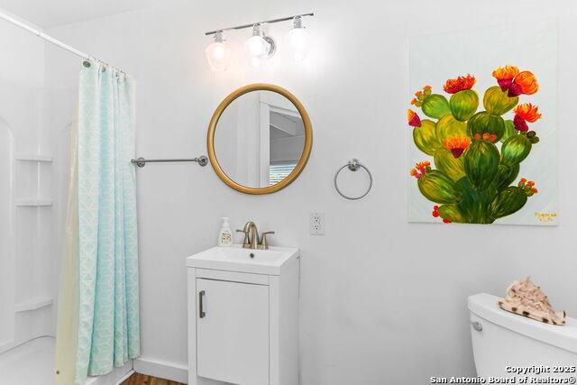 1433 Riviera Dr, Canyon Lake, TX 78133