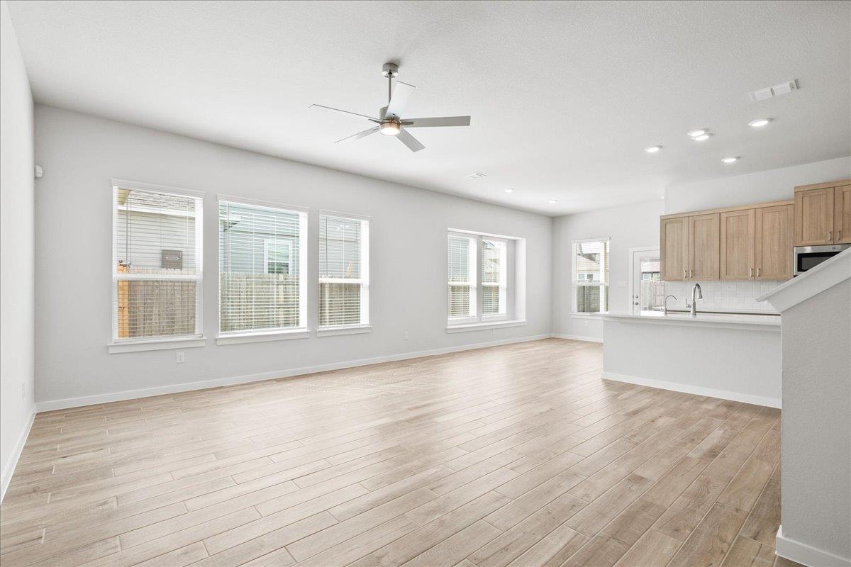 122 Paul Pena Dr, San Marcos, TX 78666