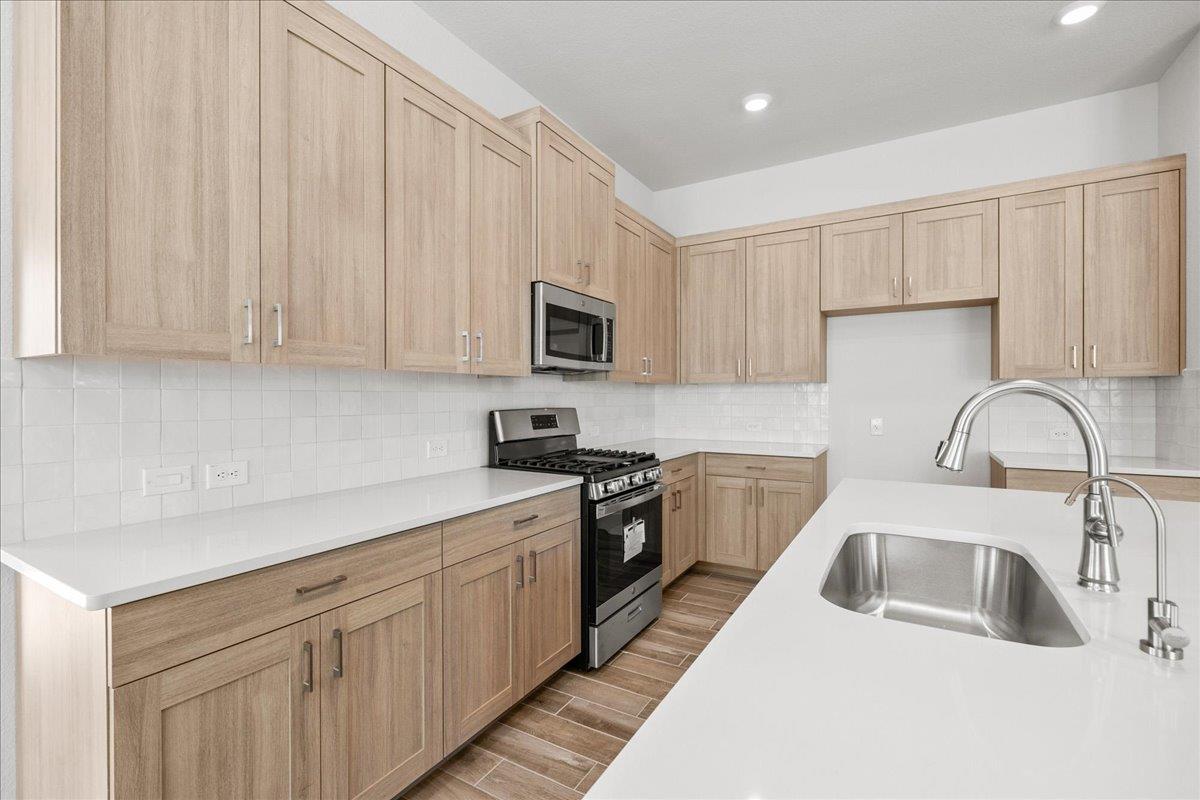 122 Paul Pena Dr, San Marcos, TX 78666