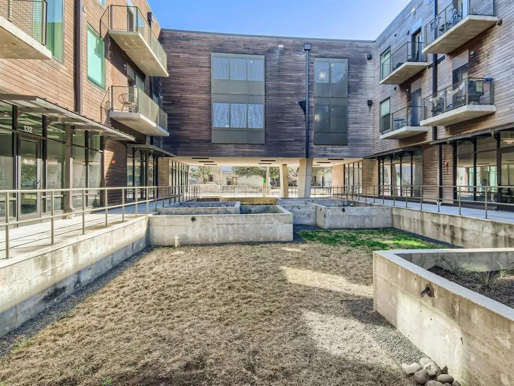 1800 E 4th St # 323, Austin, TX 78702