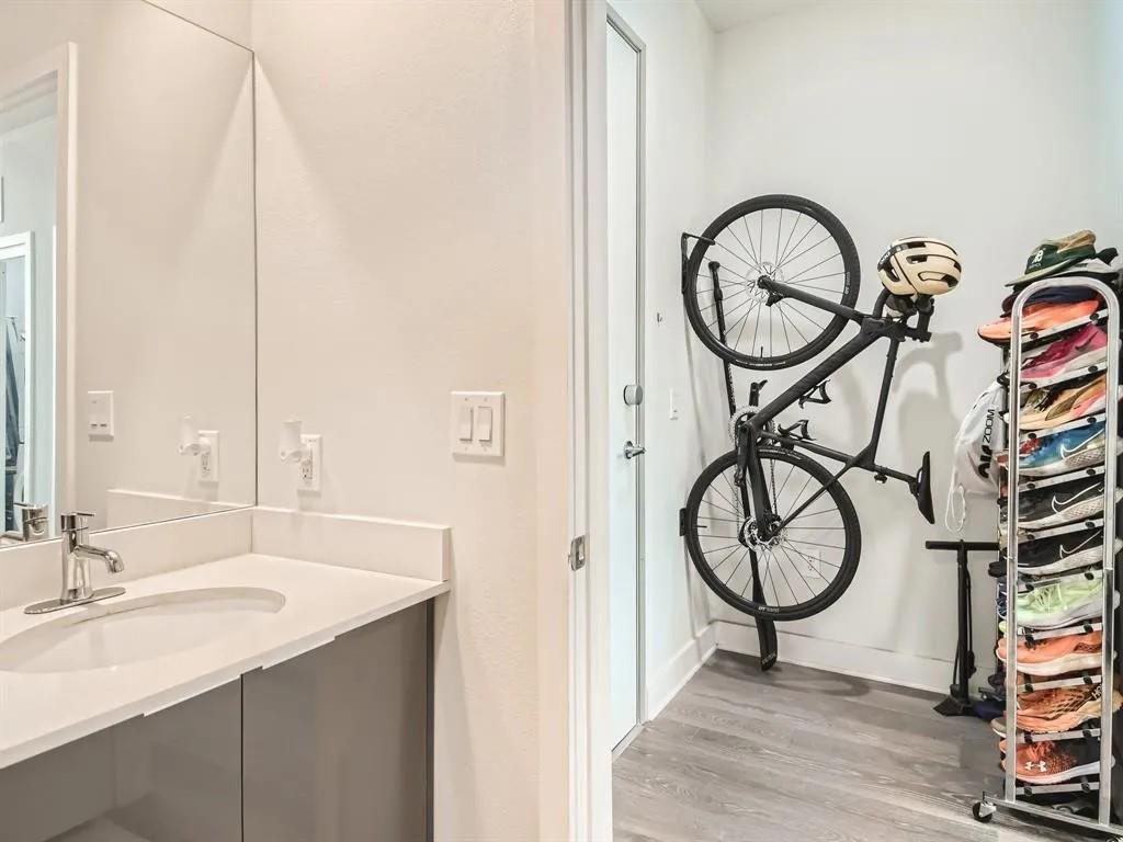 1800 E 4th St # 323, Austin, TX 78702