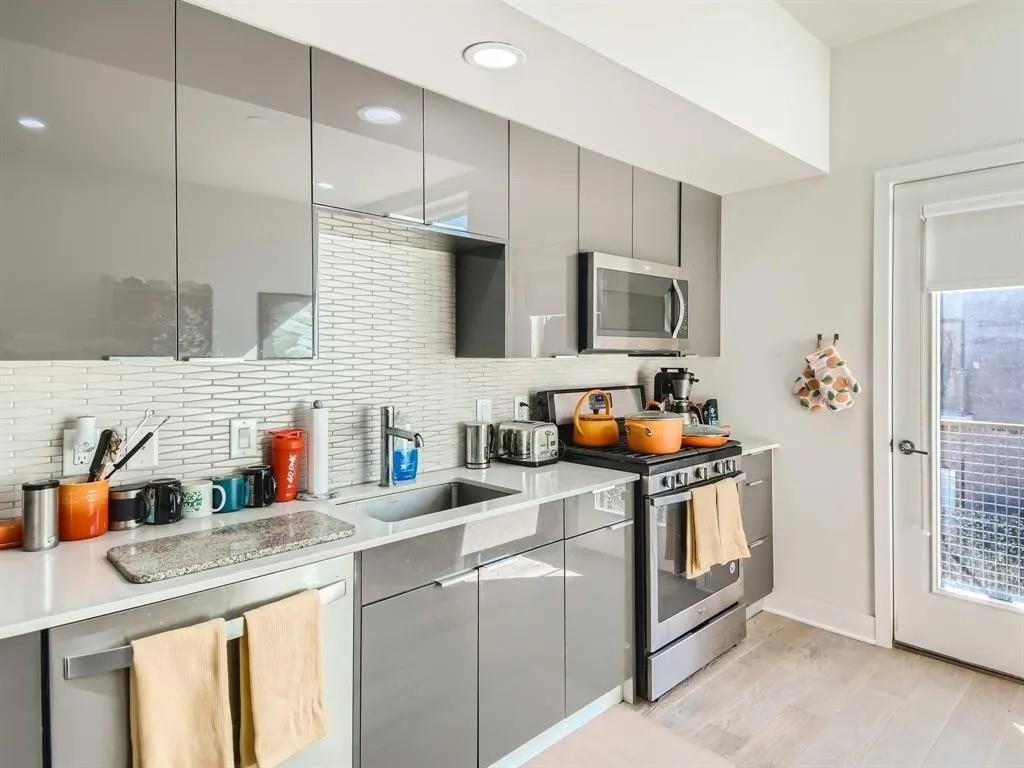 1800 E 4th St # 323, Austin, TX 78702