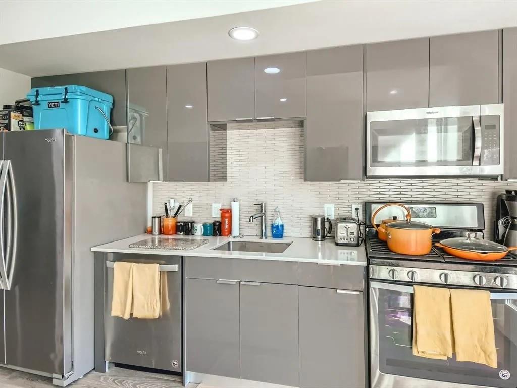 1800 E 4th St # 323, Austin, TX 78702