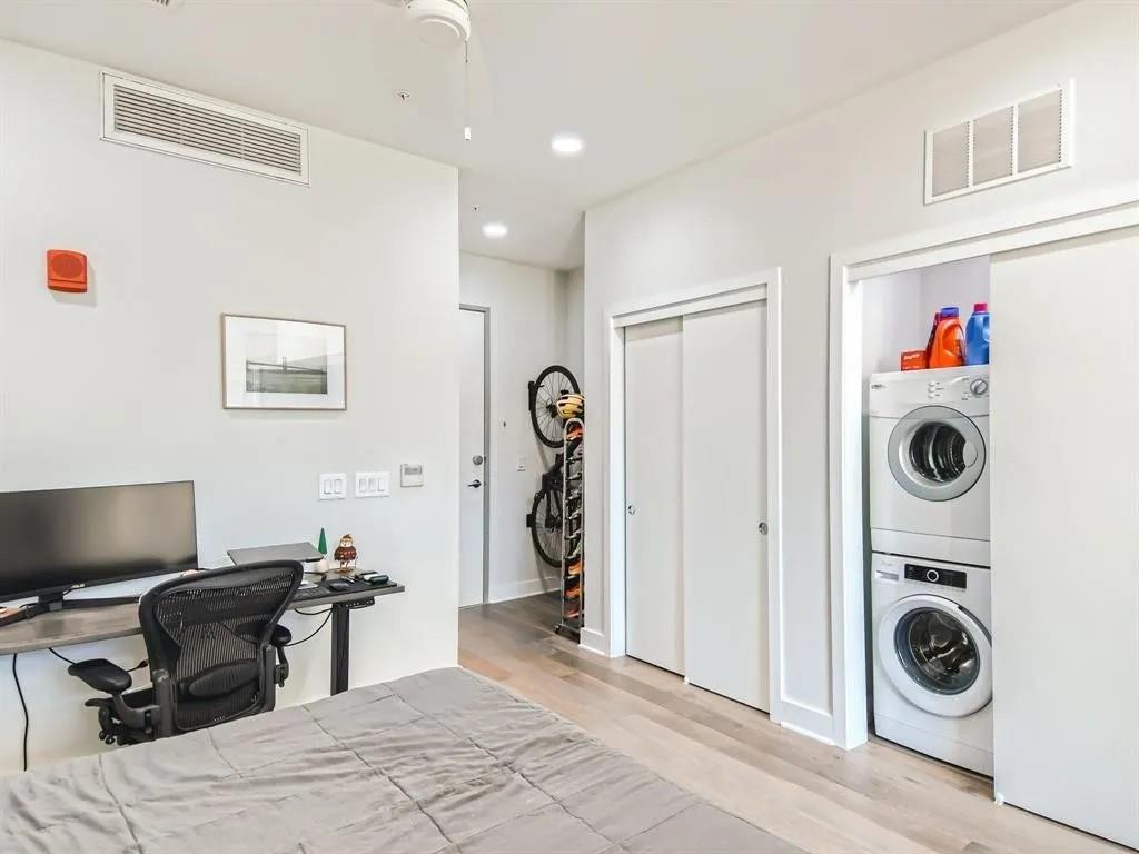 1800 E 4th St # 323, Austin, TX 78702