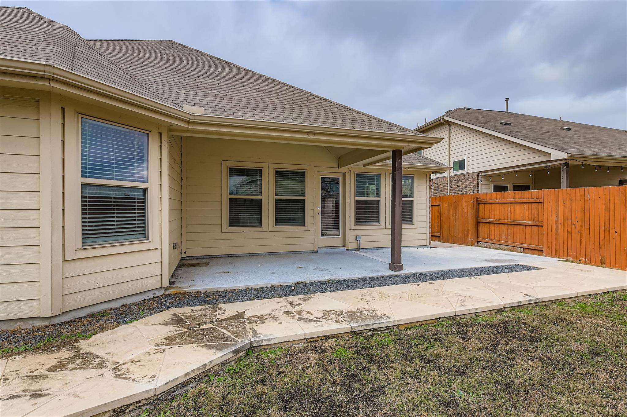 370 Vista Gardens Dr, Buda, TX 78610