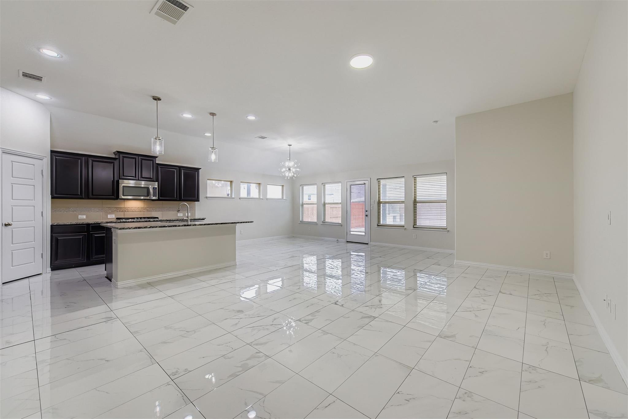 370 Vista Gardens Dr, Buda, TX 78610