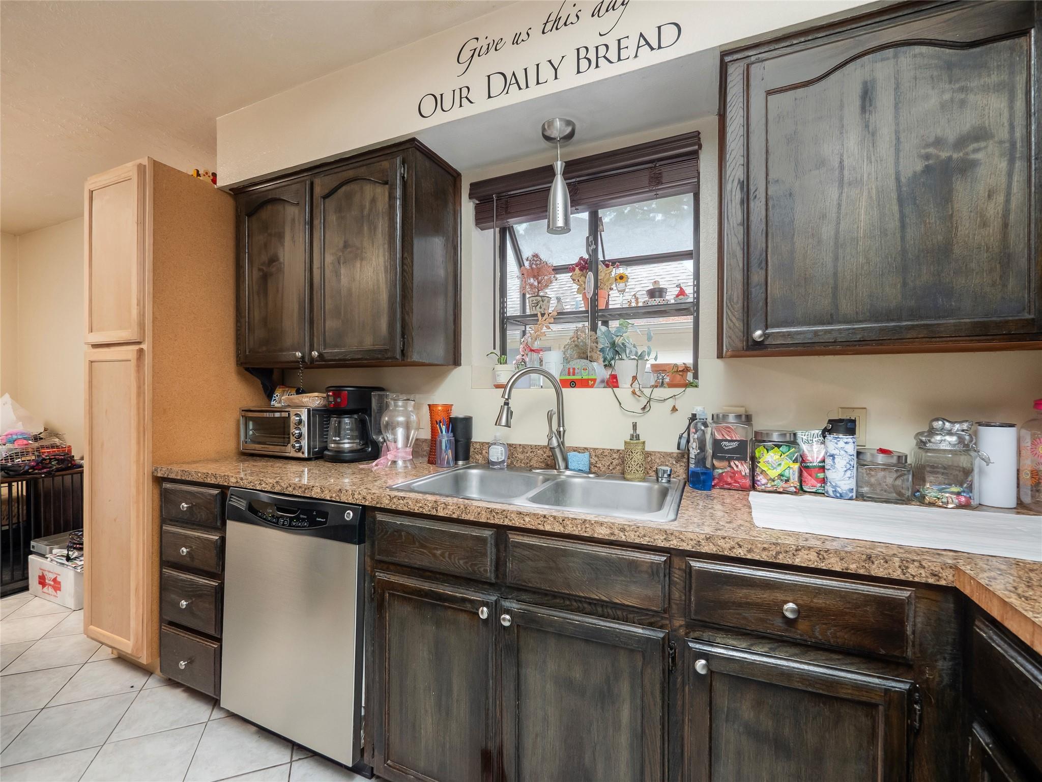 108 Lei Ct, Bastrop, TX 78602