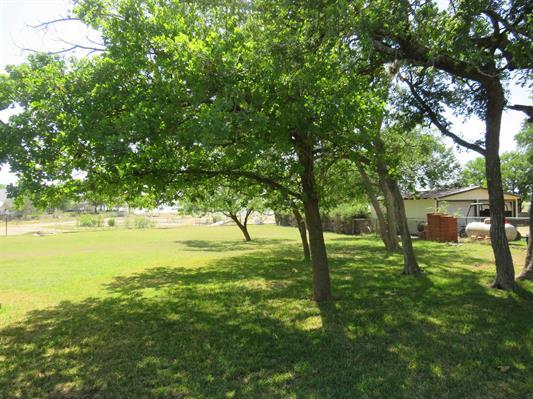 220 W Lakecrest Dr, Bluffton, TX 78607