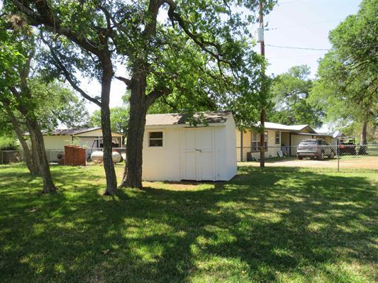 220 W Lakecrest Dr, Bluffton, TX 78607