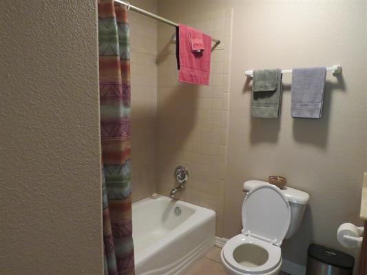 220 W Lakecrest Dr, Bluffton, TX 78607