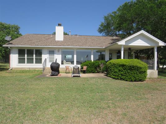 220 W Lakecrest Dr, Bluffton, TX 78607