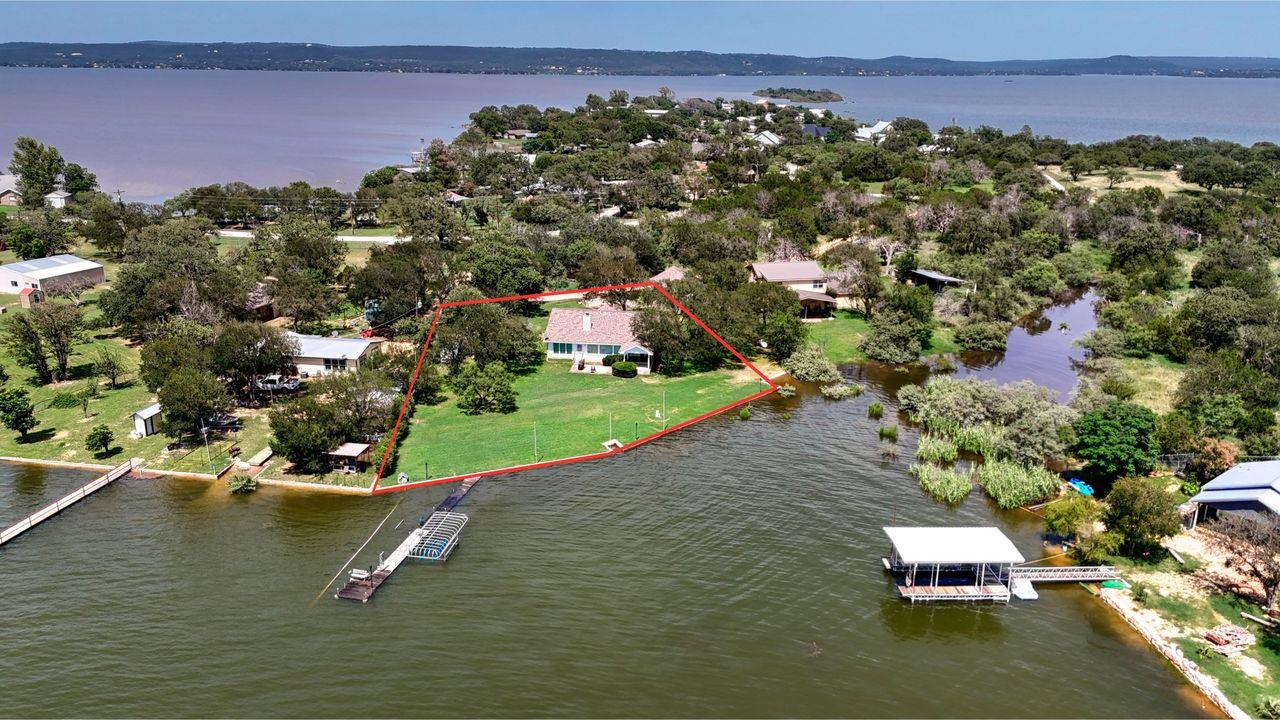 220 W Lakecrest Dr, Bluffton, TX 78607