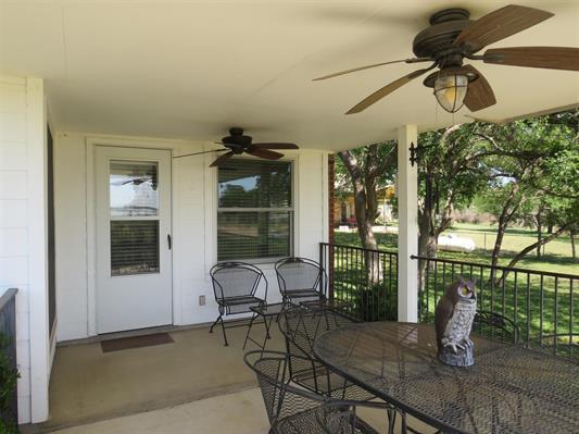 220 W Lakecrest Dr, Bluffton, TX 78607