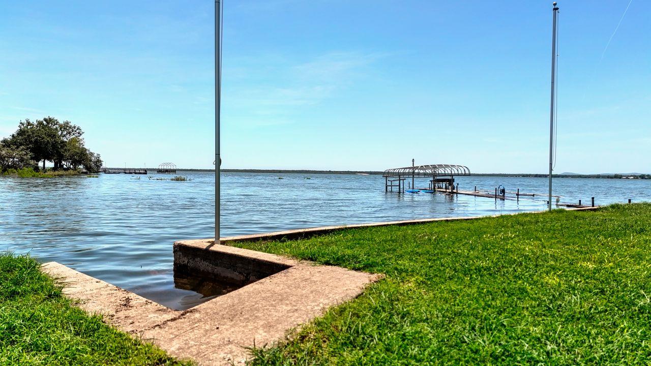 220 W Lakecrest Dr, Bluffton, TX 78607