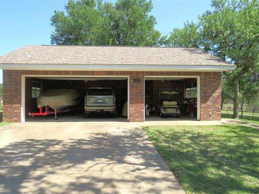 220 W Lakecrest Dr, Bluffton, TX 78607