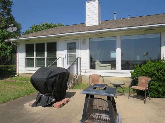 220 W Lakecrest Dr, Bluffton, TX 78607