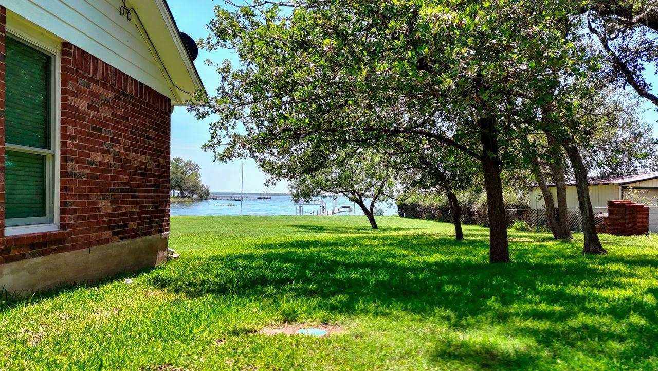 220 W Lakecrest Dr, Bluffton, TX 78607