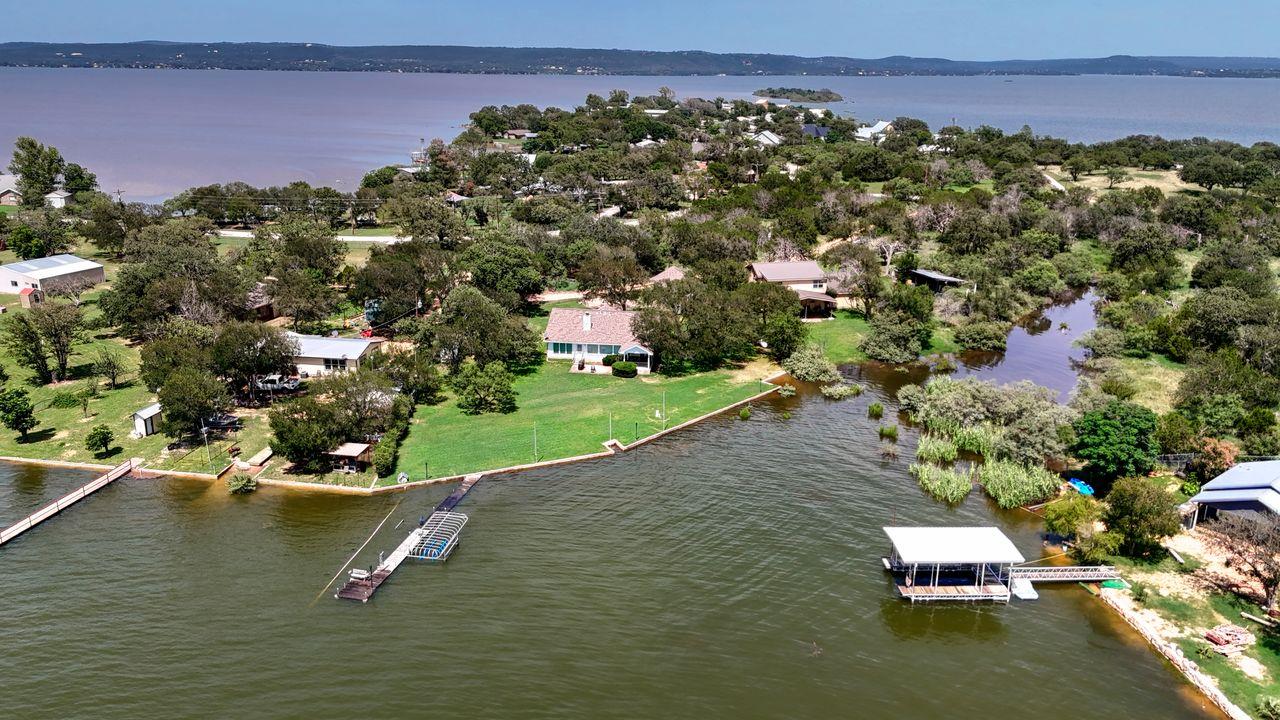 220 W Lakecrest Dr, Bluffton, TX 78607