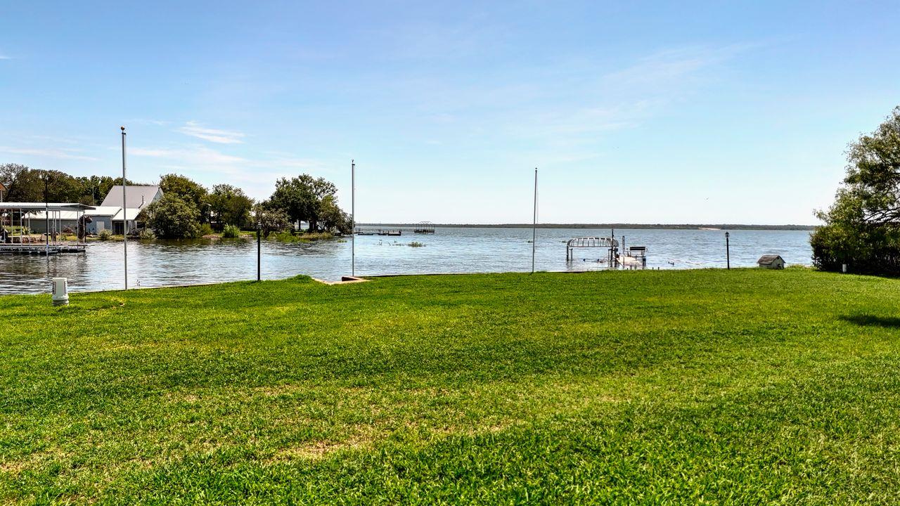 220 W Lakecrest Dr, Bluffton, TX 78607