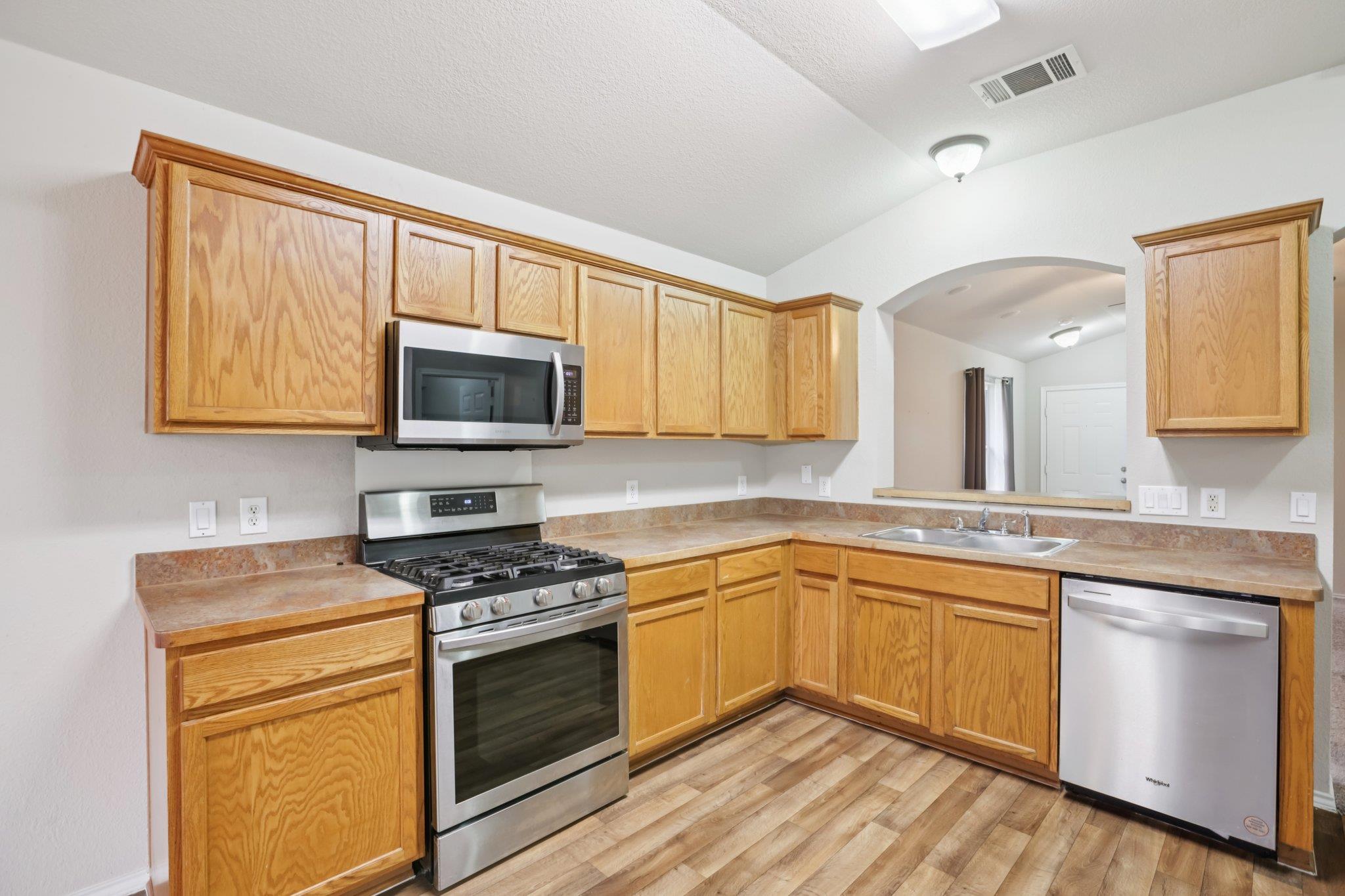 1106 Henderson Dr, Leander, TX 78641