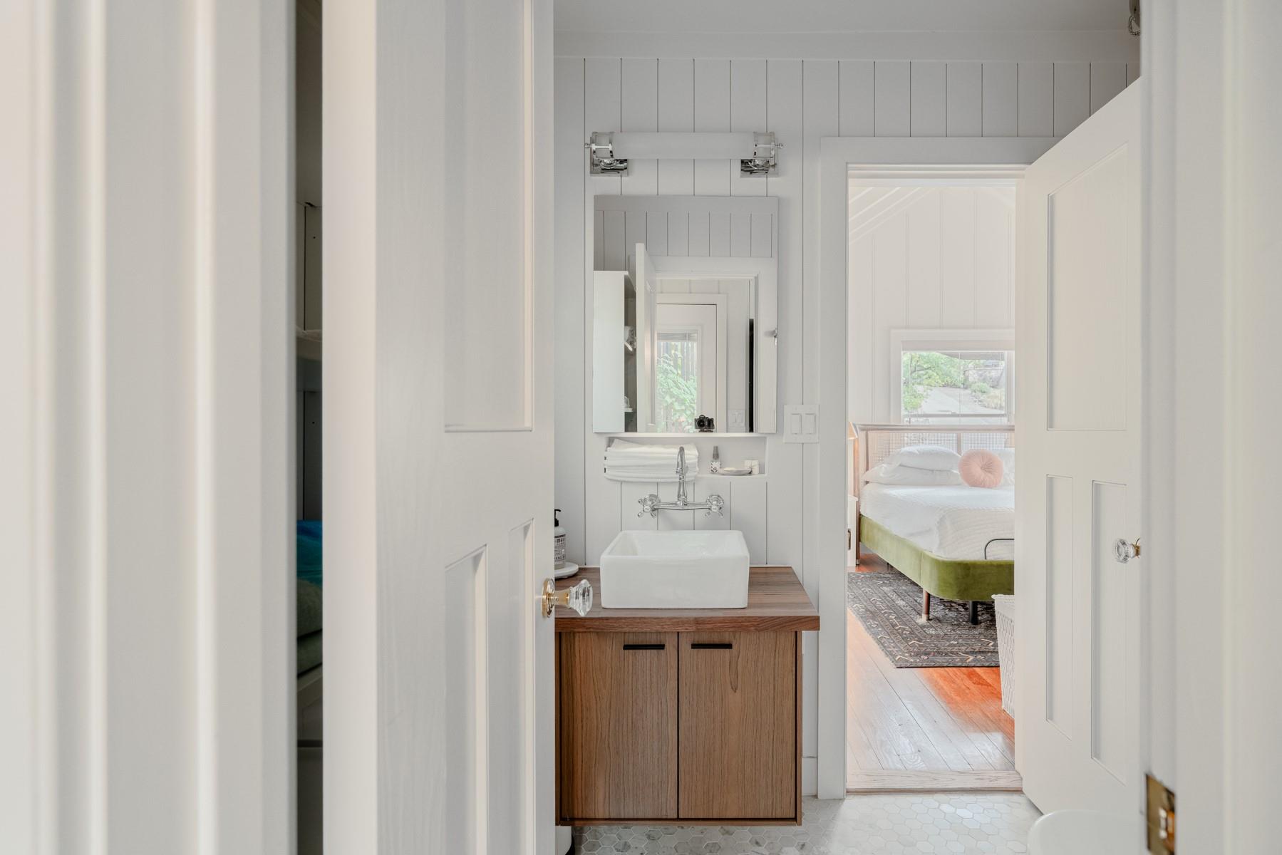 904 Avondale-A Rd, Austin, TX 78704