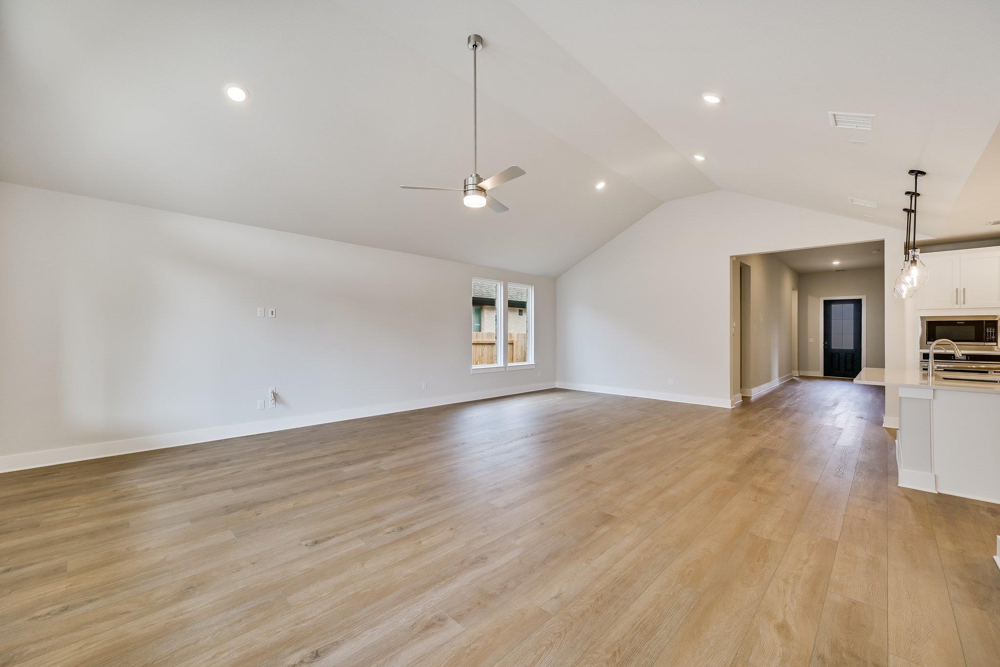 108 Country Cat Ln, San Marcos, TX 78666