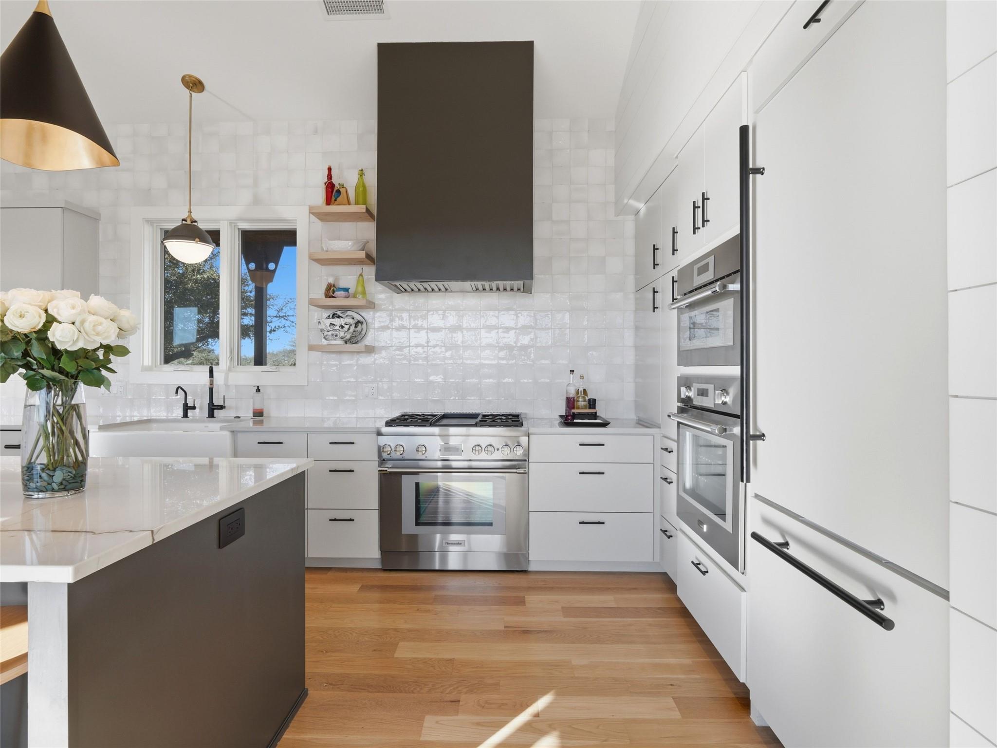 577 Cattle Creek Rd, Johnson City, TX 78636