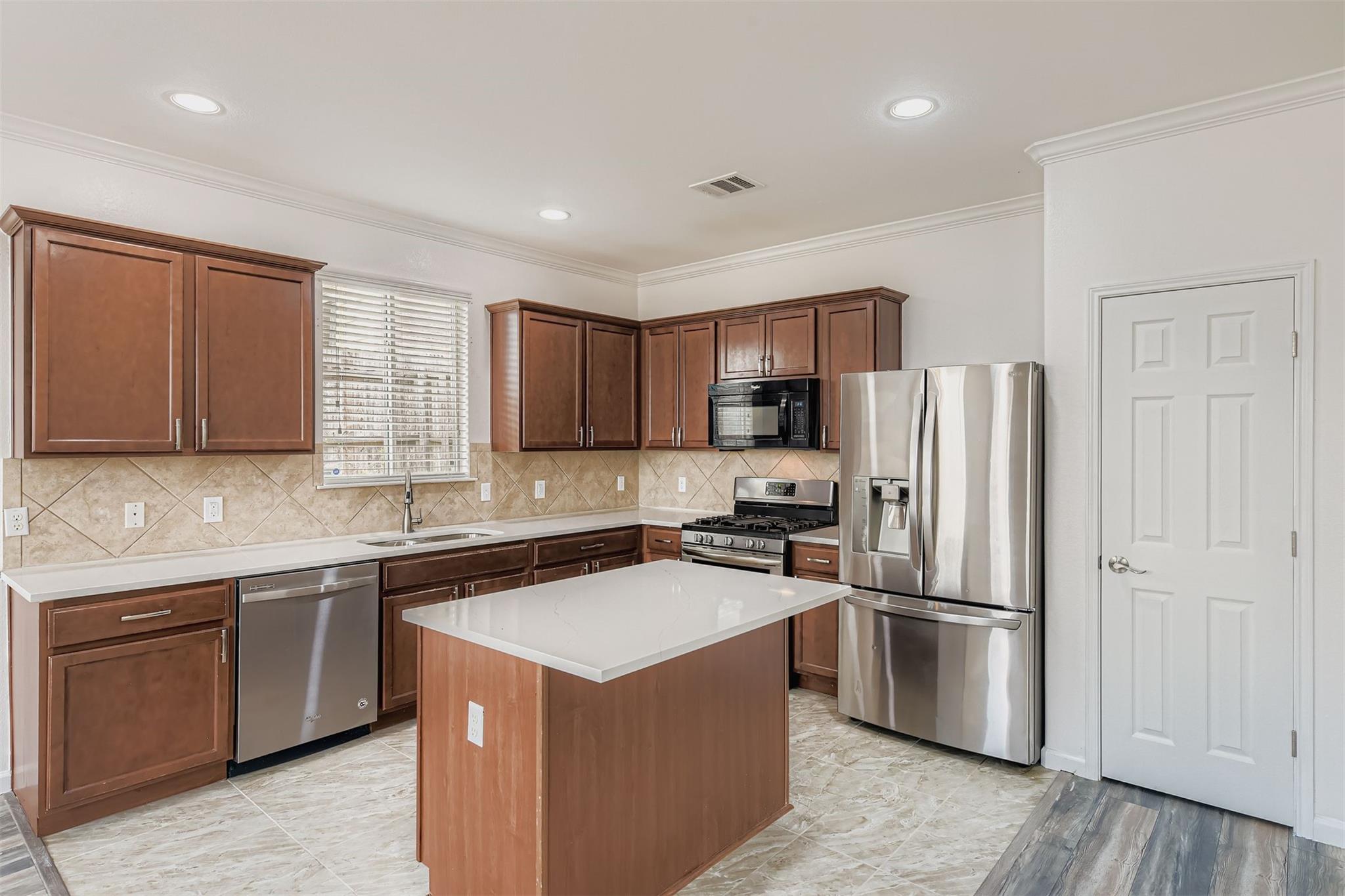 334 Nandina Dr, Buda, TX 78610