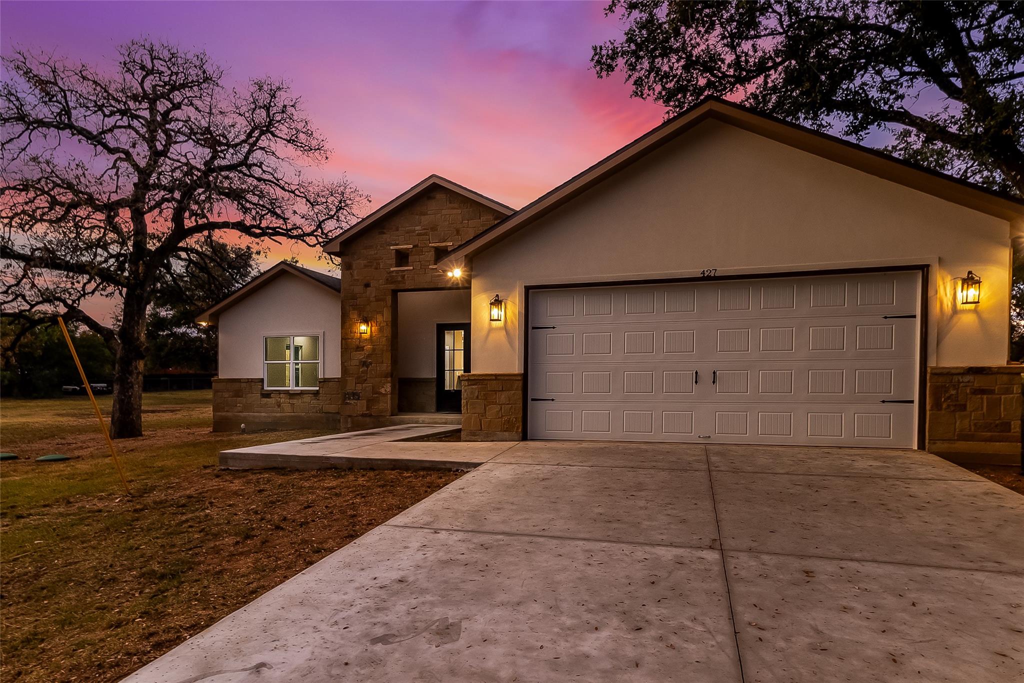 427 E Castleshoals Dr, Granite Shoals, TX 78654