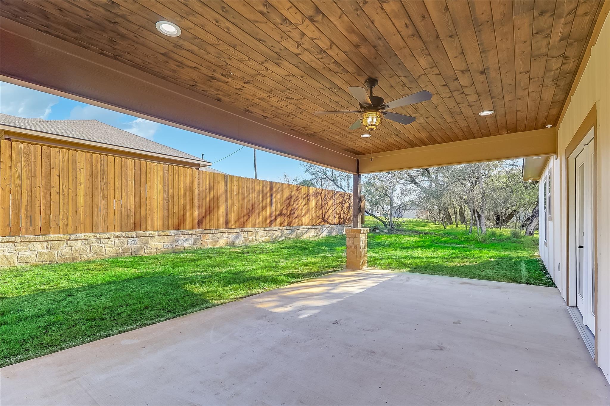 427 E Castleshoals Dr, Granite Shoals, TX 78654