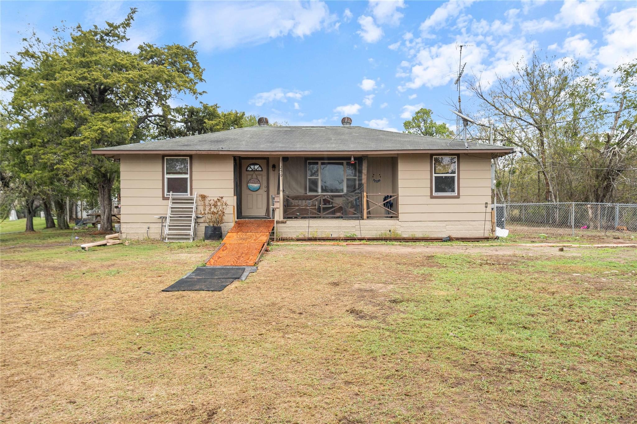 250 Rick Rd, La Grange, TX 78945