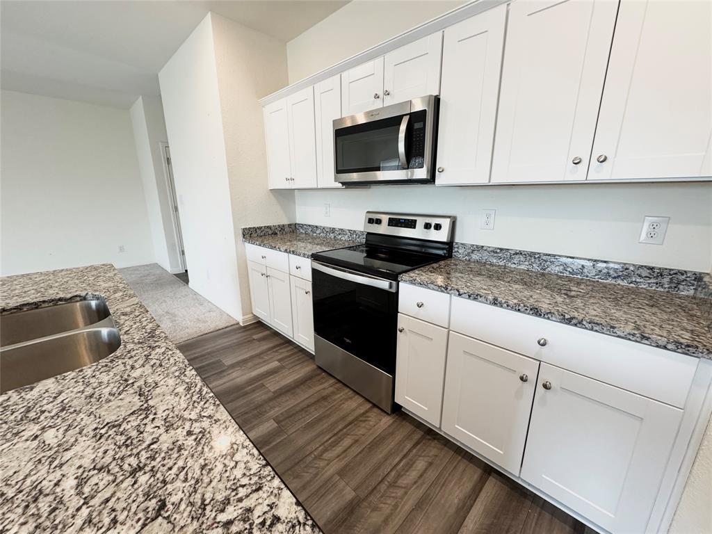 102 Gemsbok Rd, Hutto, TX 78634