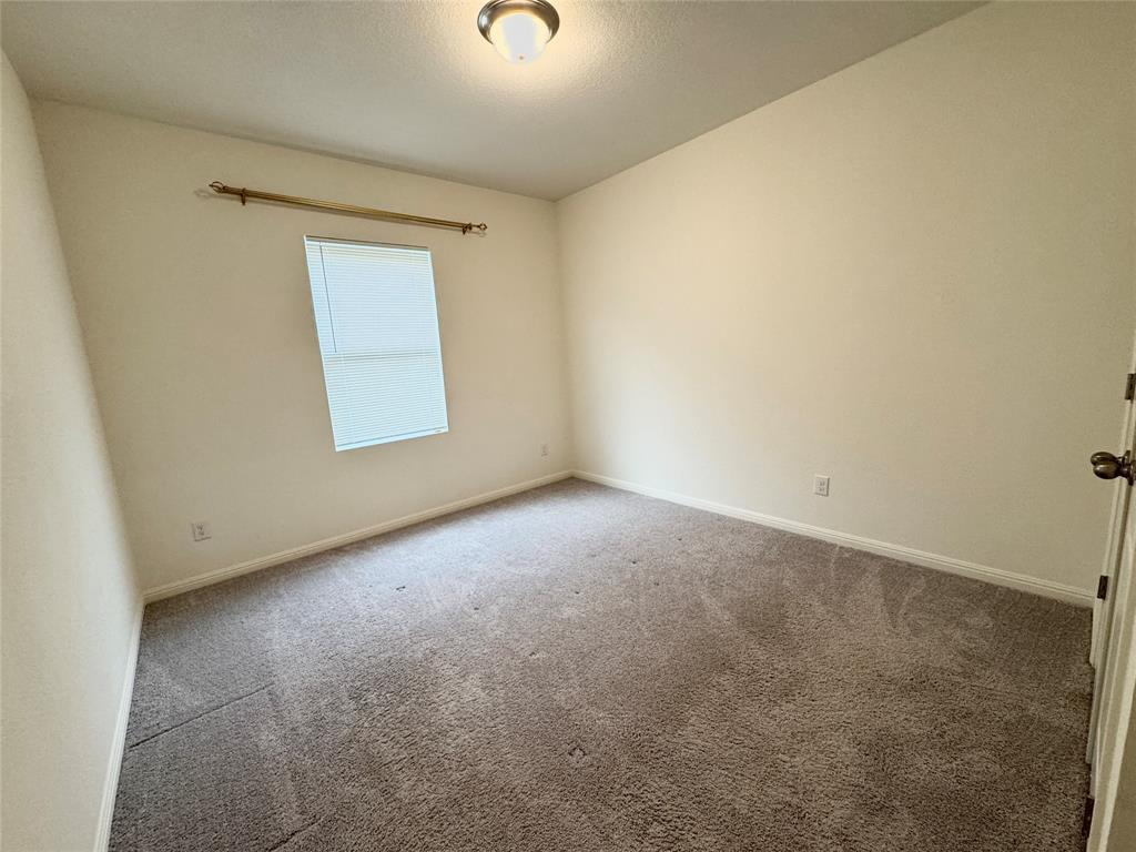 102 Gemsbok Rd, Hutto, TX 78634