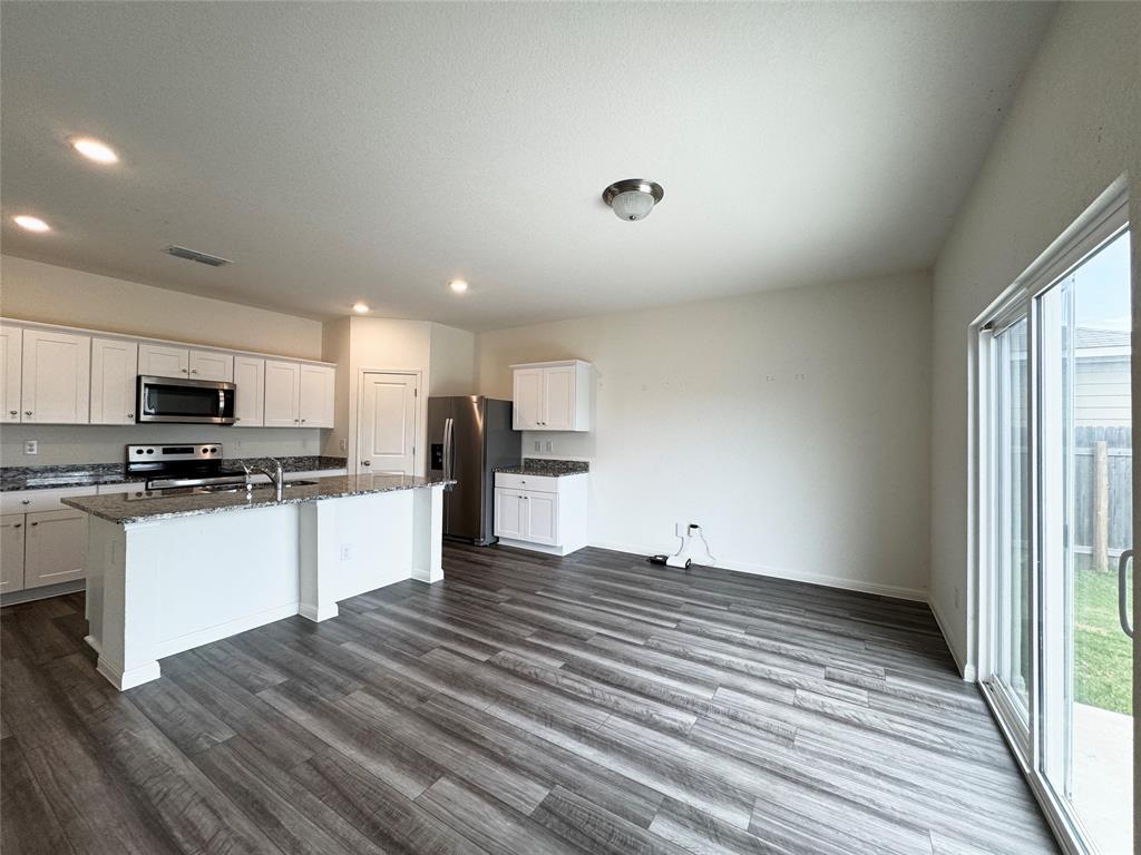 102 Gemsbok Rd, Hutto, TX 78634