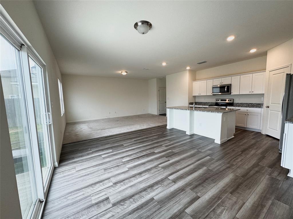 102 Gemsbok Rd, Hutto, TX 78634