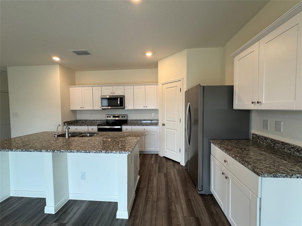 102 Gemsbok Rd, Hutto, TX 78634