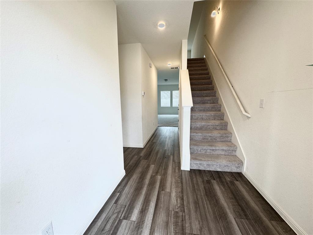 102 Gemsbok Rd, Hutto, TX 78634