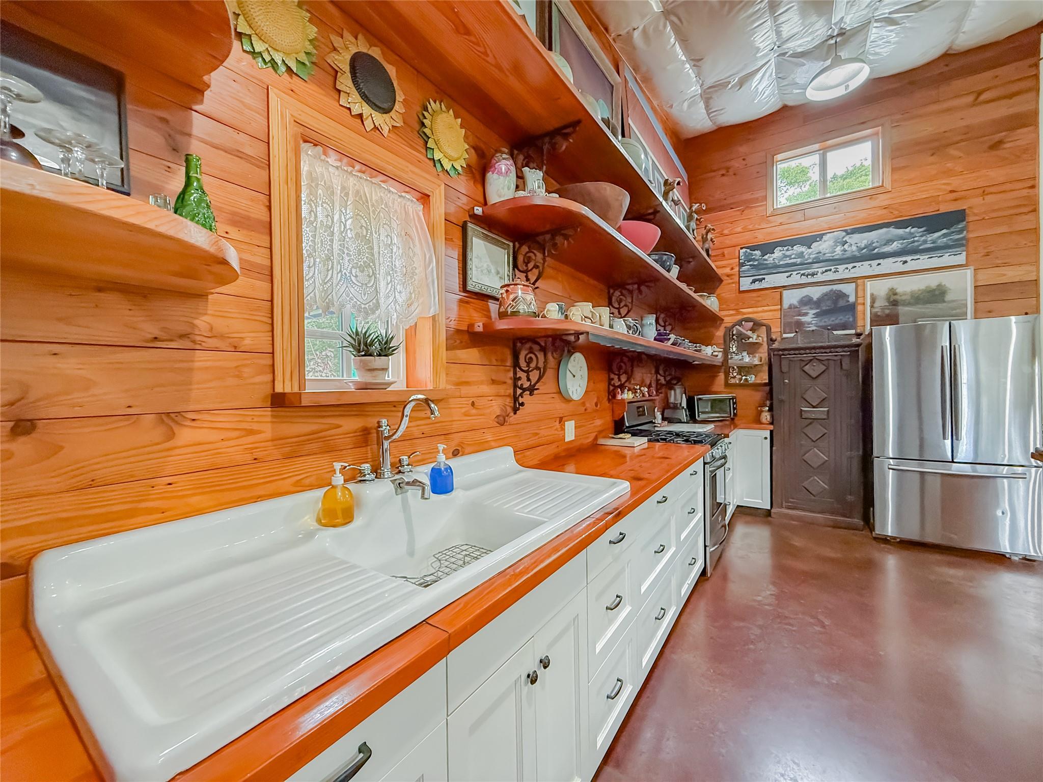 1411 County Road B, Lexington, TX 78947