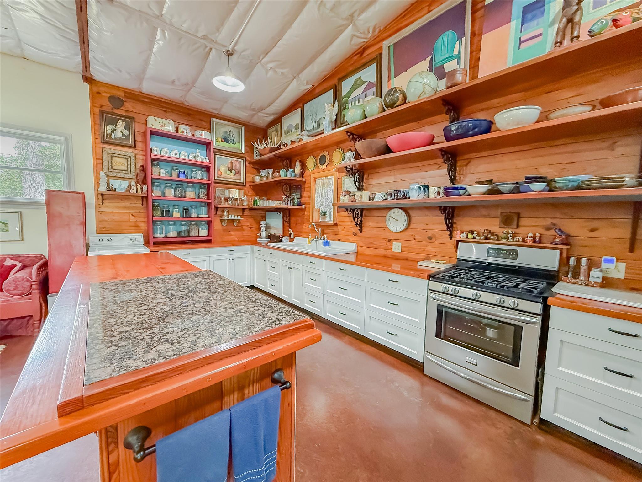 1411 County Road B, Lexington, TX 78947