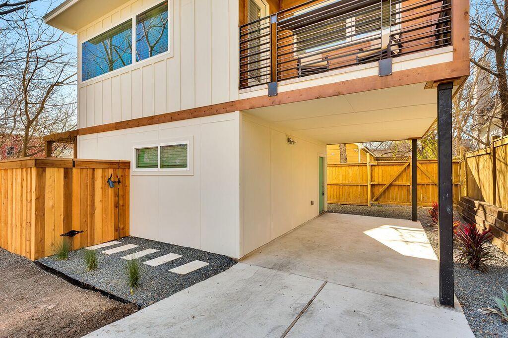 2206 E 9th St # B, Austin, TX 78702