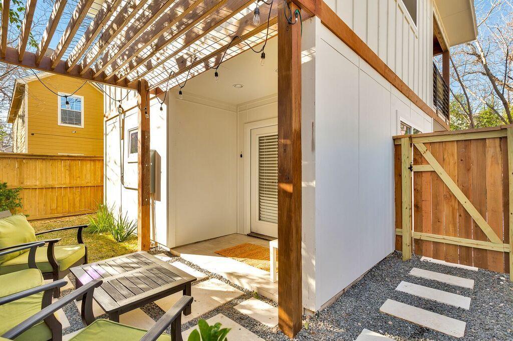 2206 E 9th St # B, Austin, TX 78702