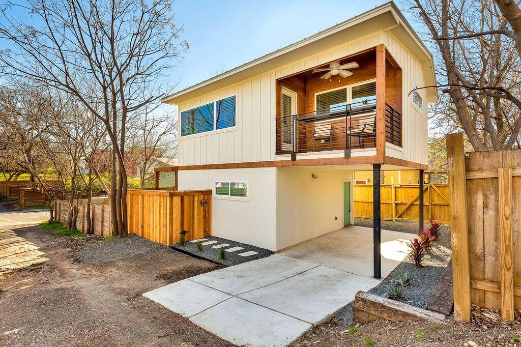 2206 E 9th St # B, Austin, TX 78702